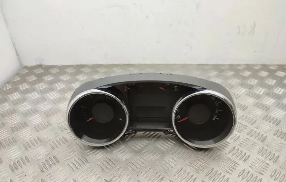 Peugeot 5008 Speedometer (instrument cluster) 9666625680