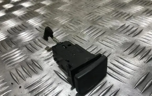 Toyota Avensis T250 Hazard light switch 157963 tr9505