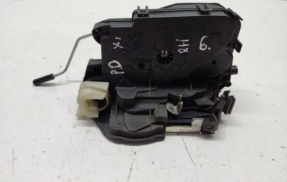 BMW X1 E84 Front door lock 7059968 A048315