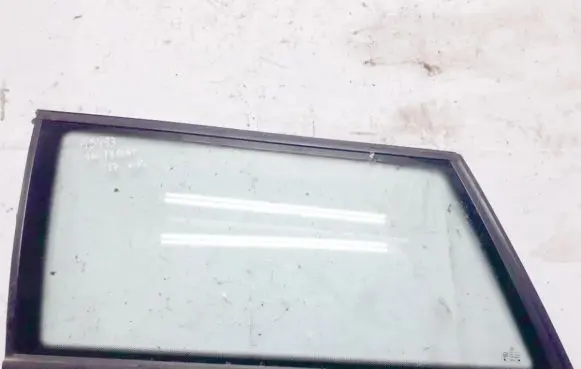 Volkswagen PASSAT B5 Rear side window