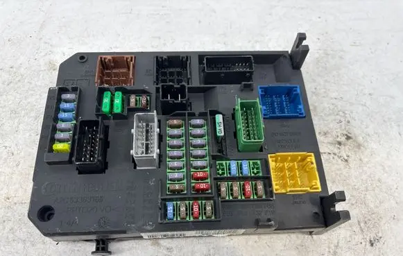 Citroen C4 II Picasso Fuse module 9806687980 BSLQ0401 S180204004B