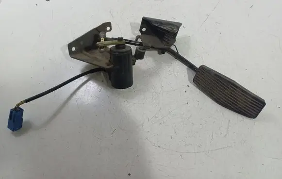 Opel Frontera B Accelerator throttle pedal 0281002296