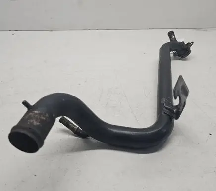 Audi A4 S4 B5 8D Engine coolant pipe/hose 058121071B