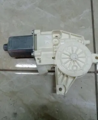 Mercedes-Benz S W222 Front door window regulator motor A1669060301 937672101