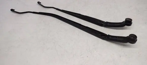 Hyundai i20 (GB IB) Front wiper blade arm W75786 W65820