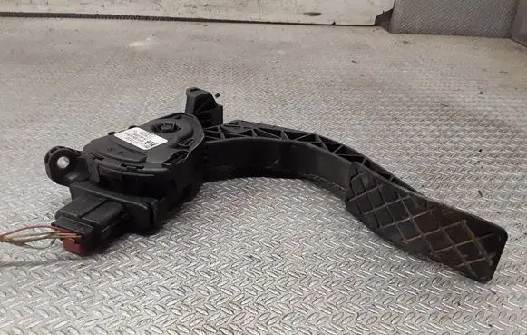 Audi A6 S6 C6 4F Accelerator throttle pedal 8K1723523 6PV00950501