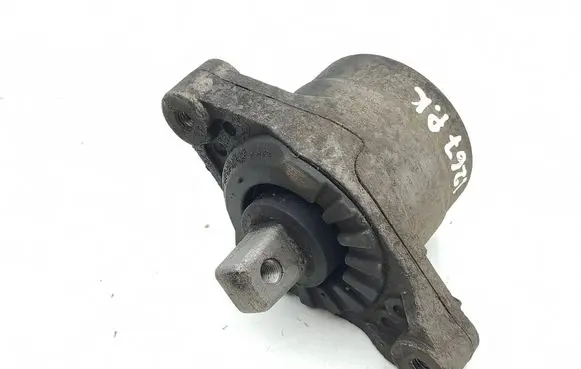 Maserati Ghibli Engine mount bracket 06700048700