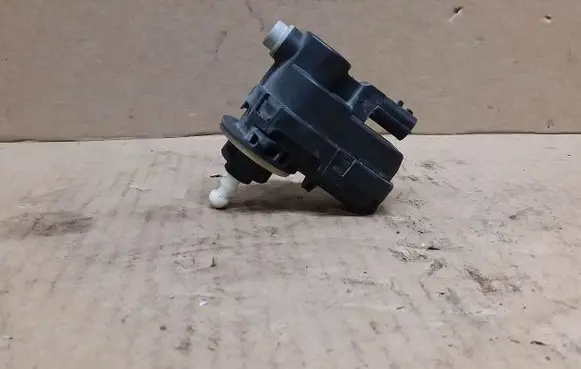 Headlight level adjustment motor