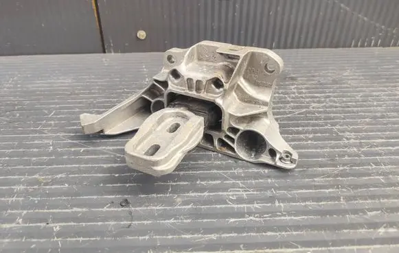 Opel Mokka B Engine mount bracket 9824312980