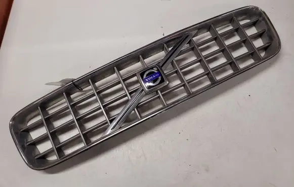 Volvo XC90 Front bumper upper radiator grill 8620641