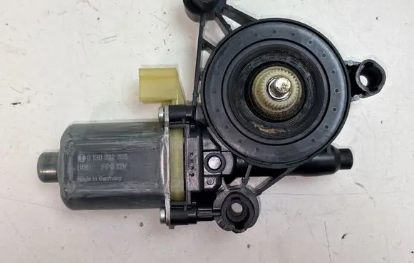 Audi A5 Front door window regulator motor 0130822705
