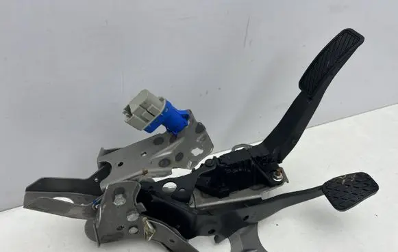 Ford Transit Courier II Brake pedal R2X62450AC