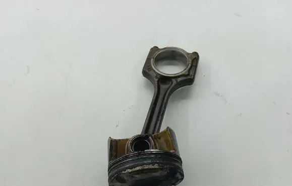 Mini Cooper Countryman R60 Piston with connecting rod 77L65