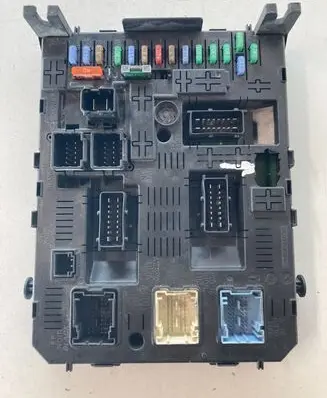 Peugeot 307 Fuse module 281215426A 9664969380