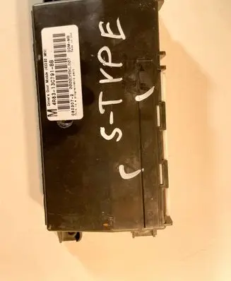 Jaguar S-Type Central console control unit 4R8313C791BB