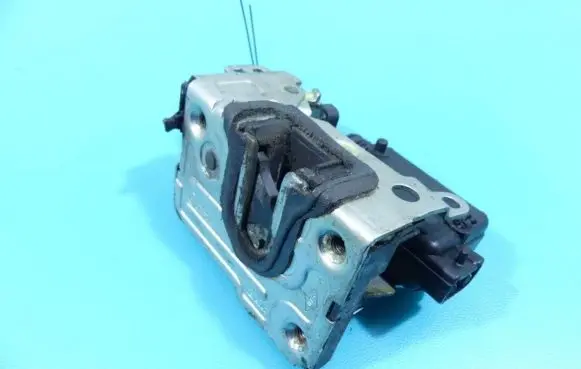 Dacia Sandero Rear door lock 8200735248 IMPRK1322787