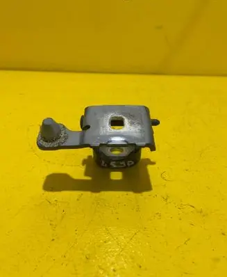 Peugeot 308 Front door lower hinge 