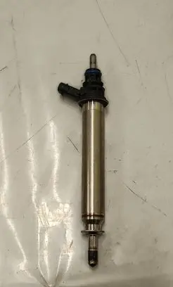 Mercedes-Benz A W176 Fuel injector A2560700187
