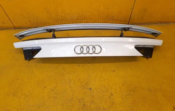 Tailgate/trunk spoiler