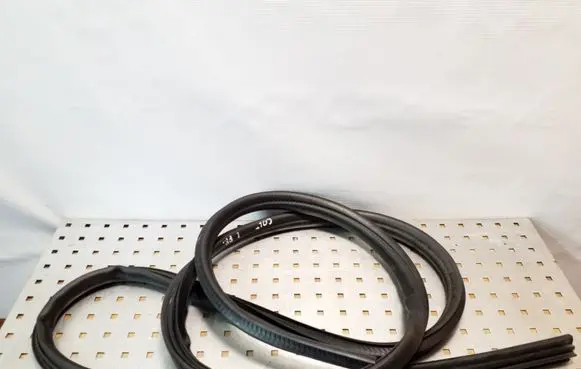 Mitsubishi Colt Front door rubber seal