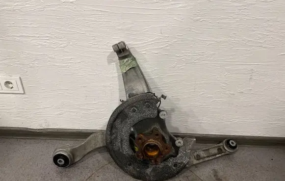 BMW 7 G11 G12 Front wheel hub spindle knuckle 6861173