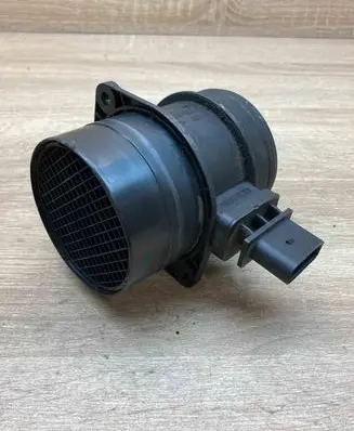 Volkswagen Touran I Mass air flow meter 03G906461C 0281002735