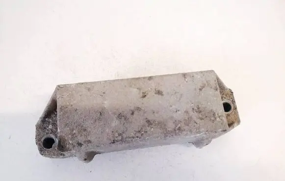 Volvo S40 Engine mounting bracket