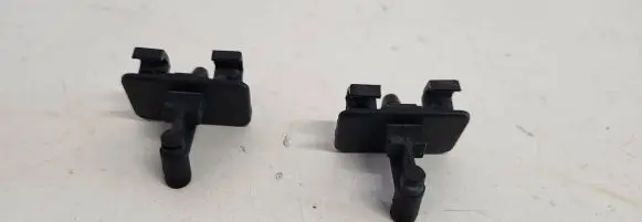 Windshield washer spray nozzle