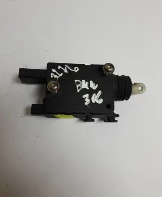 BMW 3 E36 Central locking motor 67111387609