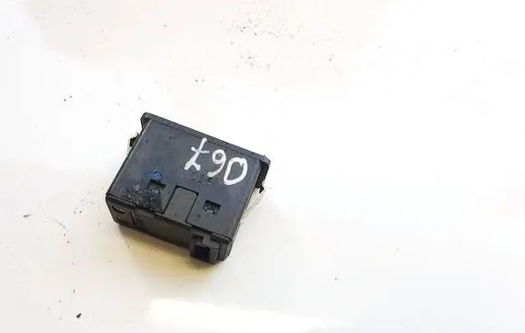 BMW 1 E81 E87 USB socket connector 61316930561 6131693056102