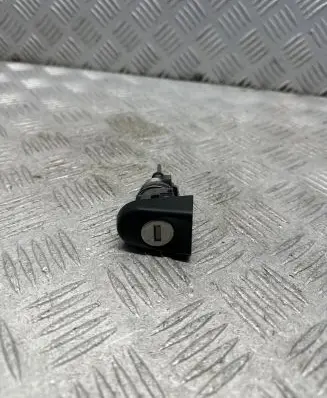 Volkswagen Transporter - Caravelle T6 Coupe door lock (next to the handle) 