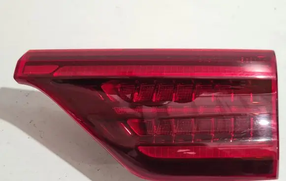 Tailgate rear/tail lights