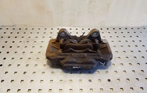 Toyota Land Cruiser (J120) Front brake caliper