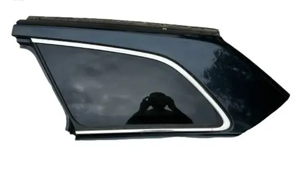 Toyota Avensis T270 Side middle window/glass 