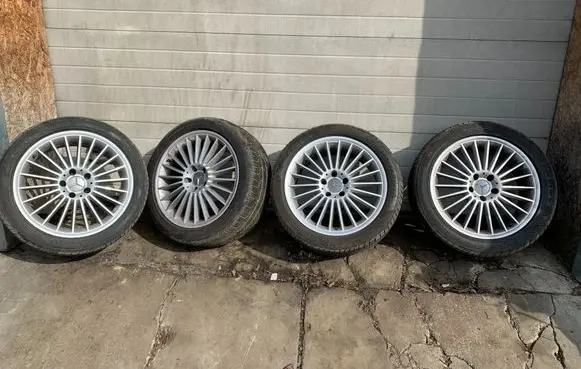 Mercedes-Benz SL R230 R18 alloy rim A2304011602