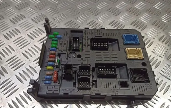 Citroen C4 I Picasso High voltage junction box 9664968980
