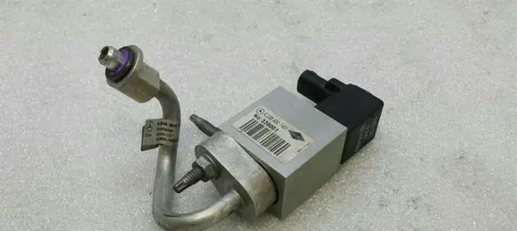 Mercedes-Benz C W205 Air conditioning (A/C) expansion valve A2058307401