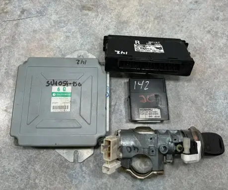 Subaru Legacy Engine ECU kit and lock set 22611AH620 88215AG000 88281AG070
