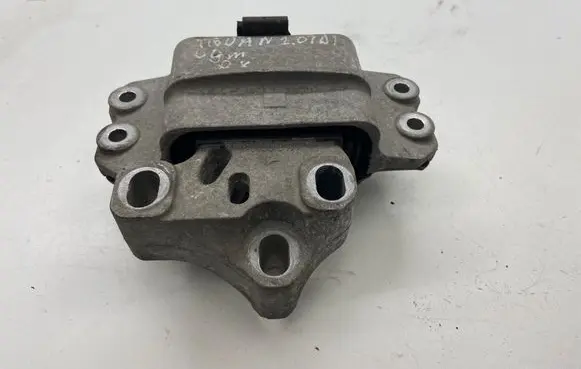 Volkswagen Tiguan Engine mount bracket 5NO199555