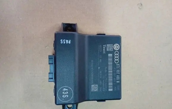 Audi A5 8T 8F Gateway control module 8T0907468M 8T0907468H