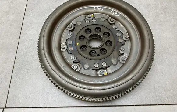 Volkswagen Golf VI Flywheel