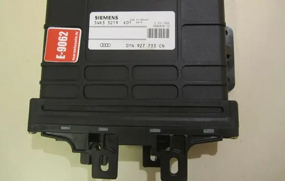 Volkswagen PASSAT B5 Gearbox control unit/module 01N927733CN