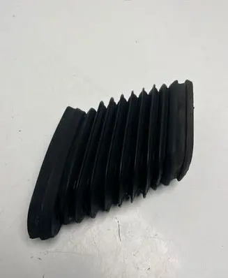 Audi V8 Air intake hose/pipe 077133865A