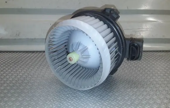 Toyota Yaris Heater fan/blower 2727000540