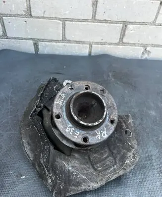 BMW 5 E39 Front wheel hub 