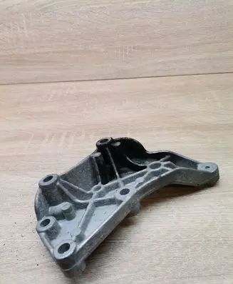 Mercedes-Benz E W212 Engine mounting bracket A6510940039