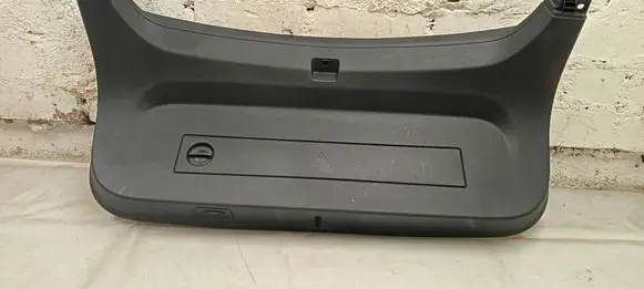 BMW i4 Tailgate trim 7487589