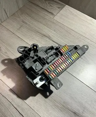 BMW 5 E60 E61 Fuse module 9138830 518956057