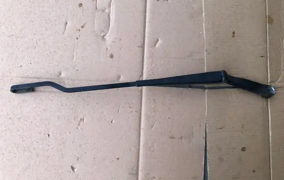 Volkswagen Golf III Front wiper blade arm