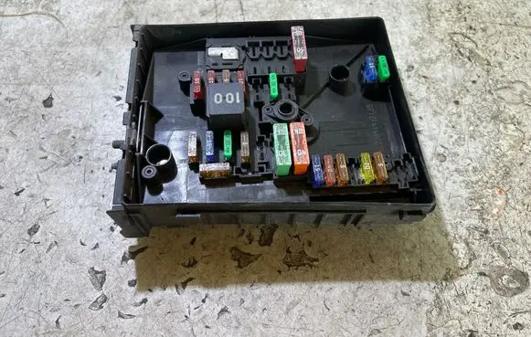 Volkswagen Golf VI Fuse box set 1K0937125D 017183073